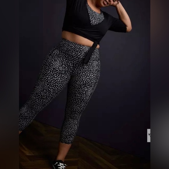 Torrid Active Wicking Crop Leggings Performance Core Reflective Dots NWT - Picture 10 of 10